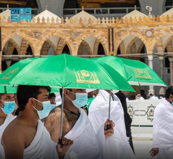 توزيع 4 آلاف مظلة على قاصدي المسجد الحرام
