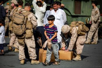 الفوضى تعود إلى مطار كابول