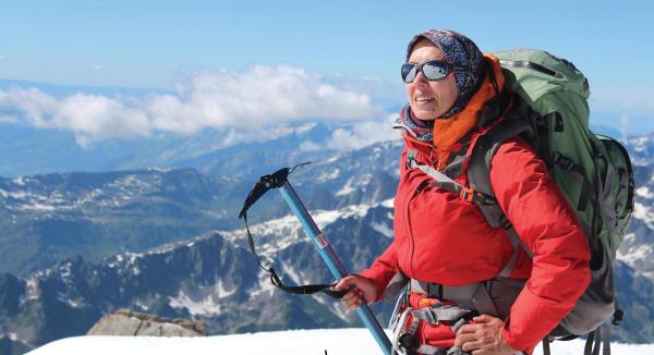 المرأة العنكبوت «ستينية» مغربية