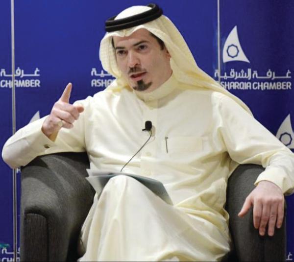 وقوف الشاحنات داخل الأحياء.. مخالفات خطرة