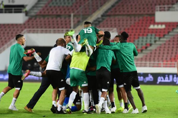 بعد نهائي ماراثوني .. الرجاء يتوج باللقب العربي