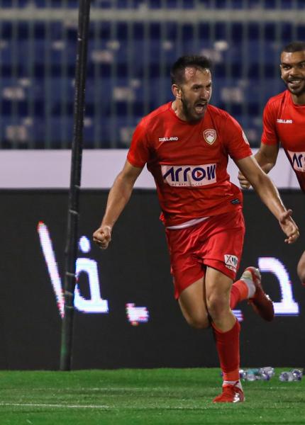 الأهلي يبحث عن فوزه الأول أمام ضمك