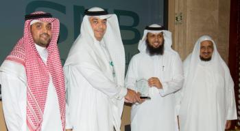 البنك الأهلي السعودي يختتم برنامج تأهيل العلماء المتخصّصين ويكرم الدكتور مشهور الحارثي