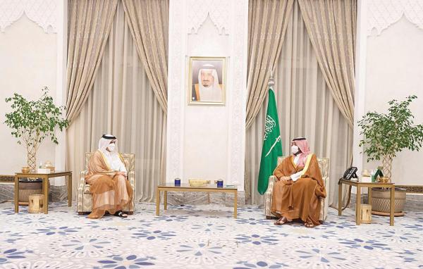 ولي العهد يتسلم رسالة من أمير قطر