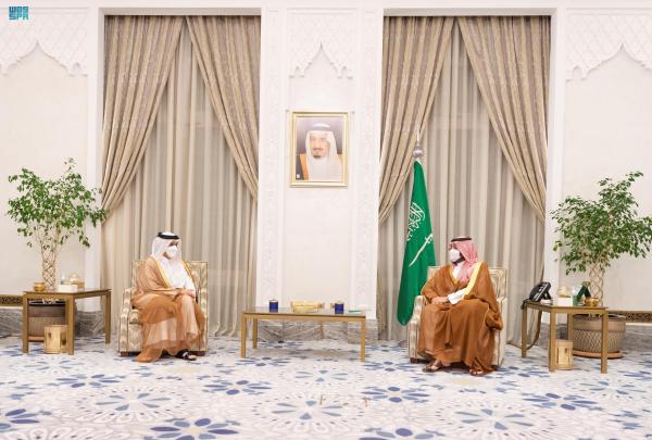 ولي العهد يتسلم رسالة من أمير قطر