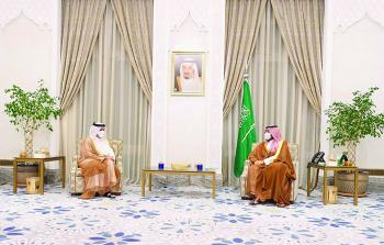 ولي العهد يتسلم رسالة من أمير قطر