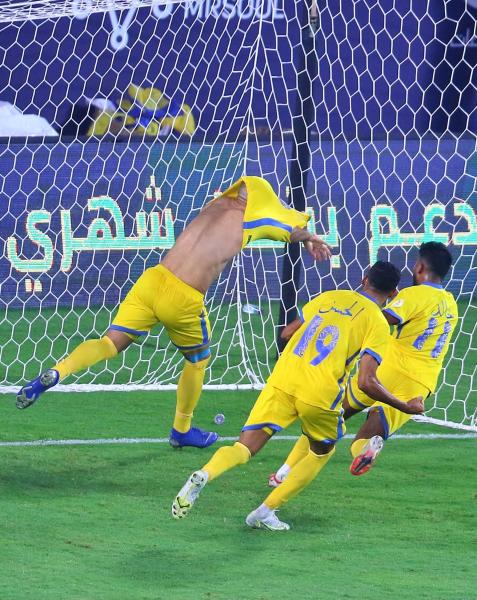 حمدالله العراب.. يمضي على ليلة عالمية ضحيتها الذئاب!