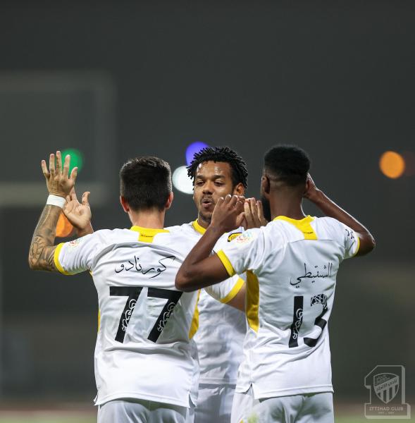 الاتحاد يتخطى الفيصلي بثنائية