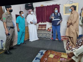 توعية عمال 31 مجمعا سكنيا وسط الدمام بـ«تدابير كورونا»