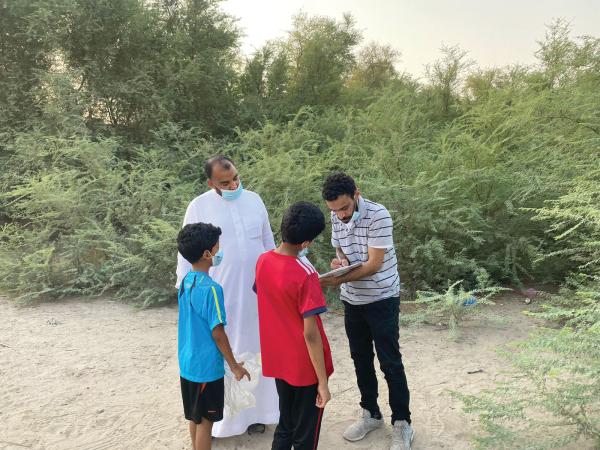 «السوس» ينهي مبادرة جمع «بذور الغاف الأحمر» بالأحساء