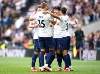 توتنهام يفوز على واتفورد ويتصدر الدوري الإنجليزي