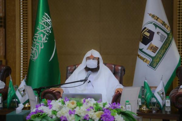 السديس يطلع على مبادرات رئاسة المسجد النبوي