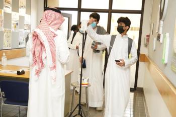 270 ألف طالب يعيدون الحياة لمدارس الشرقية.. وموافقة مشروطة على الجوالات