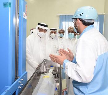 وزير الاستثمار يزور «مدائن» مسقط 