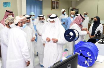 وزير الاستثمار يزور «مدائن» مسقط 