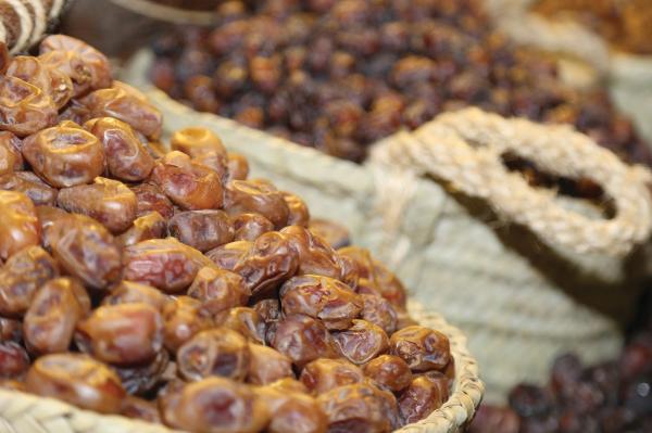 فحص مخبري لتمور «مزاد الأحساء» منعا للغش التجاري