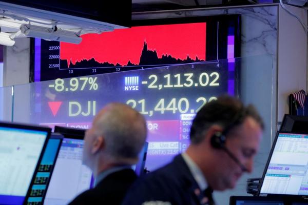 مؤشرات الأسهم الأمريكية تغلق على تباين