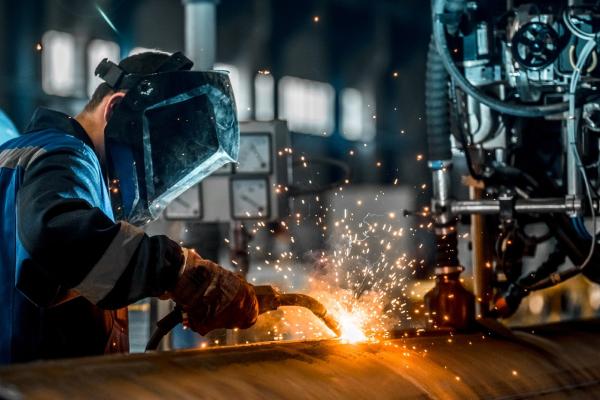 المعادن الصناعية تنتعش بعد إعادة افتتاح بورصة لندن