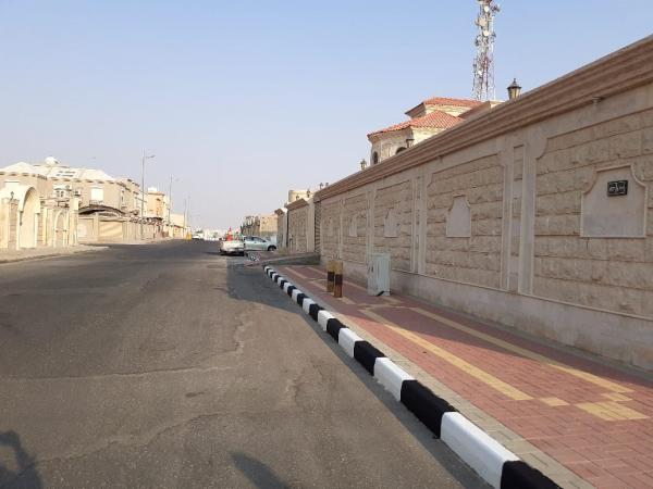 طلاء 22 ألف متر أرصفة بالنعيرية