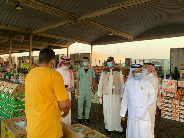 ضبط 75 مخالفاً بسوق الخضار المركزي بالدمام
