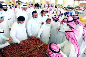 بـ 8400 ريال.. «الشيشي» الأعلى في مزاد تمور الأحساء