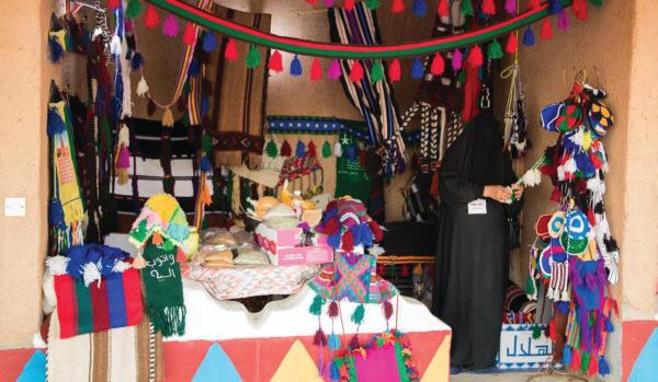 «السدو»..موروث شعبي يتألق في دومة الجندل