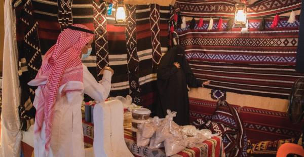 «السدو»..موروث شعبي يتألق في دومة الجندل