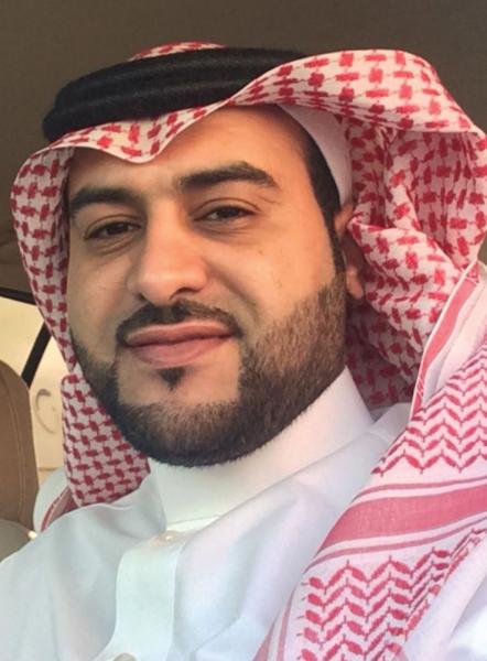 الملصقات العشوائية.. تشوه بصري وتستر تجاري