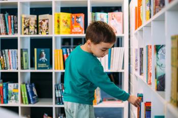 تعليم «الإنجليزية» وإهمال اللغة «الأم» يقود لتغريب الطفل