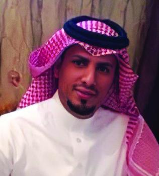 الملصقات العشوائية.. تشوه بصري وتستر تجاري
