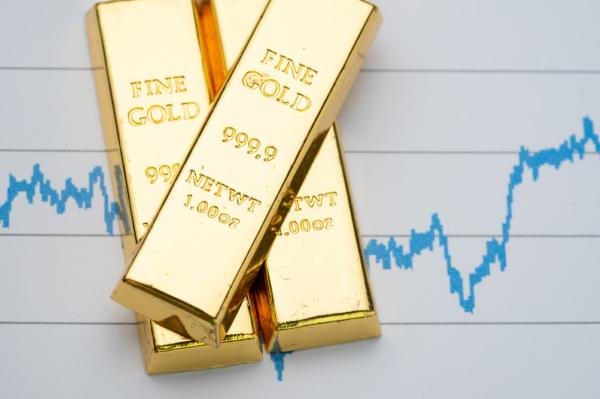 الذهب يرتفع وتوقعات ببقائه ضمن نطاق 1700 لـ 1900 دولار للأونصة