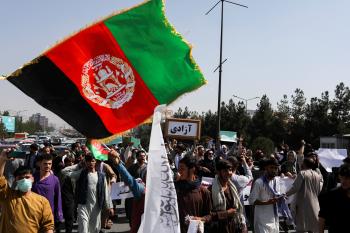 مئات الأفغان يتظاهرون في كابول ويطالبون بالحرية.. و«طالبان» تتصدى