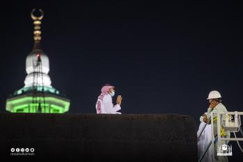 صيانة ثوب الكعبة بشكل يومي