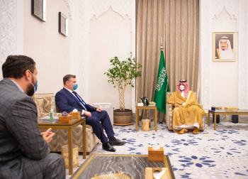 ولي العهد يستقبل رئيس لجنة الشؤون الدولية بمجلس الدوما الروسي