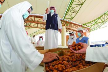 1.3 مليون كجم تمور في الأسبوع الأول لـ «مزاد الأحساء»