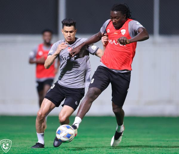 الليلة.. الهلال يغادر إلى دبي