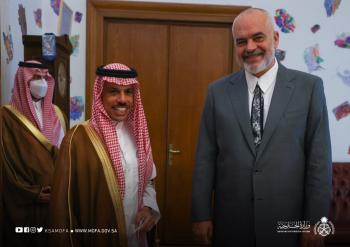 رئيس وزراء ألبانيا يستقبل وزير الخارجية ويعقدان مباحثات رسمية
