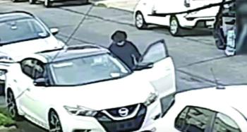 يرتكب جريمة قتل متنكرا بـ «قناع طبي»