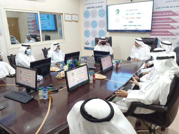 «الأسرة المثالية» تجمع بين «المواساة بالقارة» و«الحليلة»