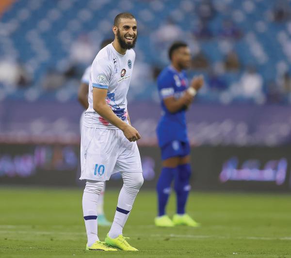 الباطن والطائي.. من«يصيد» الآخر؟!