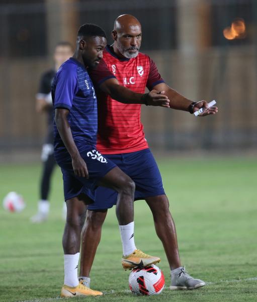 هيلدر يطالب لاعبي الحزم بالتركيز