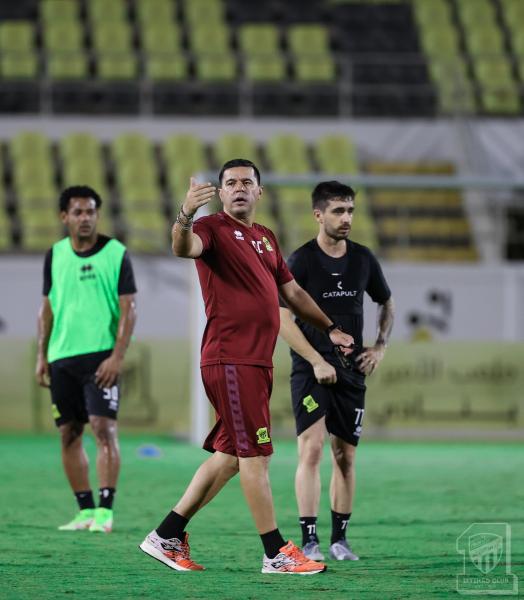 الاتحاد مكتمل أمام النصر