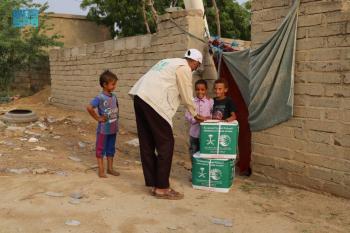211 طن غذاء لمتضرري حجة
