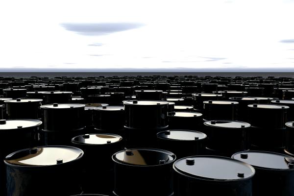 عودة الإمدادات الأمريكية تقلص مكاسب النفط الأسبوعية