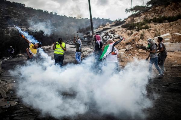 استشهاد 9 فلسطينيين واعتقال 380 في أغسطس 
