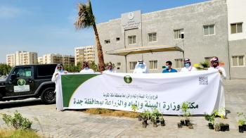 "بيئة جدة" توزع الشتلات الزراعية والهدايا بمناسبة اليوم الوطني