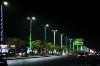 القيصومة.. 350 علما وتزيين أعمدة الإنارة
