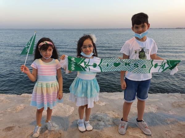 «فرحة وطن».. تعلو الوجوه وتكسو الشوارع