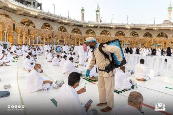 «ماء زمزم».. عناية فائقة واختبارات يومية