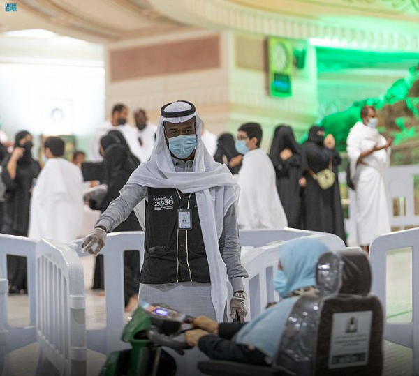 عربات المسجد الحرام.. من كرسي خشبي إلى «براءة الاختراع»